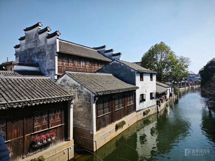 汽车行车要加油，在加油的时候如何选择合适的油号？