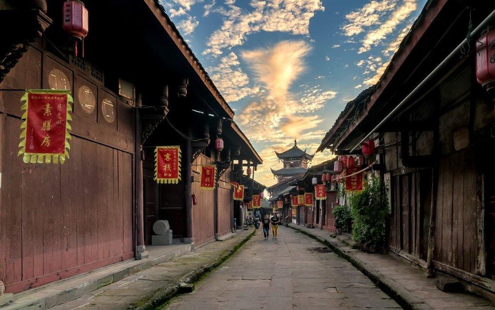 员工在上班时因工作摔伤了单位有责任吗?-机智问答平台