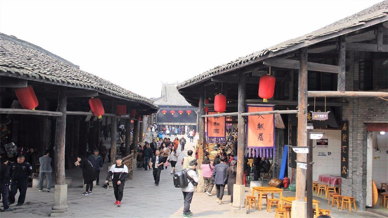 蜡笔小新:对未满十八岁的女生没兴趣?妮妮的媚眼对小新无效-你问我答,为你解疑答惑